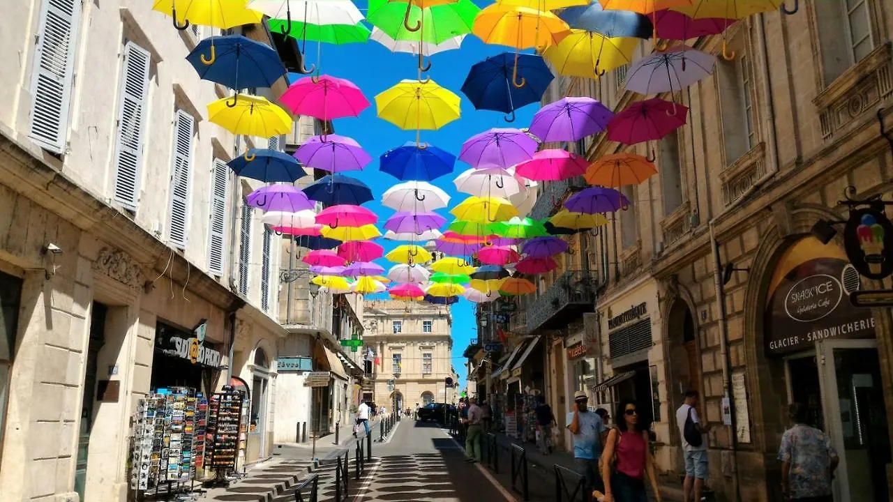 Arles Holiday - La Terrasse